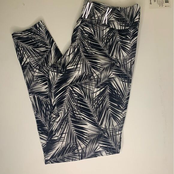 Victoria Secret PINK White and Black Patterned Leggings Size Medium - Picture 7 of 8